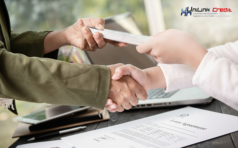 Licensed money lender finalizing a loan agreement.